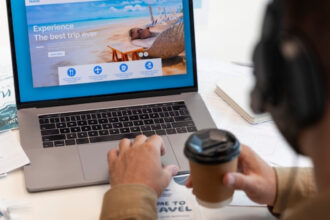 choisir sa destination de voyage depuis son ordinateur