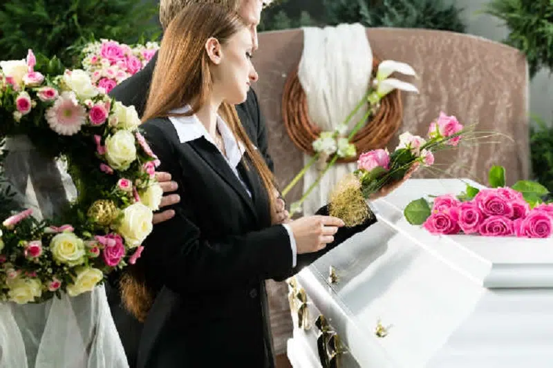Réussir l’organisation des obsèques les étapes à suivre